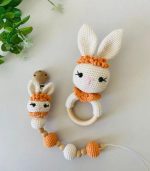 El Emeği Tavşan Emzik Askısı Ve Çıngırak Amigurumi