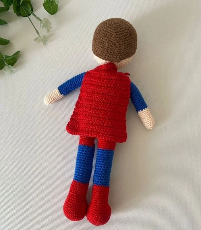El Örgüsü Superman Figürlü Amigurumi Bebek