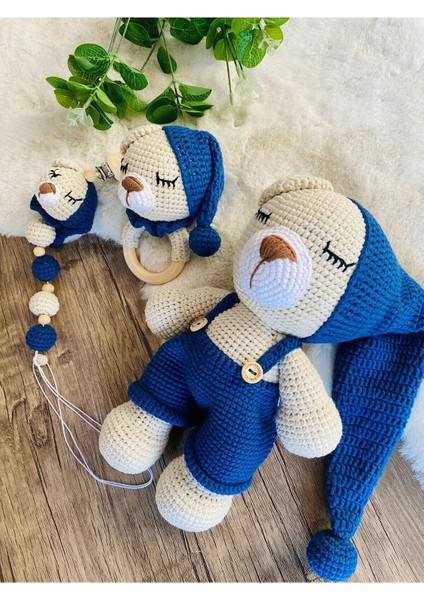 Adenya Sepeti Masala Ayıcık Set–lacivert Renk | Örgü Amigurumi Oyuncak + Diş Kaşıyıcı + Emzik Askısı