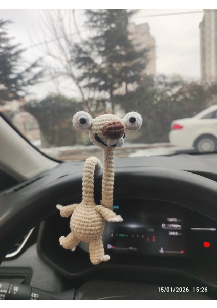 Adenya Sepeti Amigurumi Sid Uzun Boyunlu Direksiyon Aksesuarı -Telli– El Yapımı Sevimli Araba Süsü (Bej)
