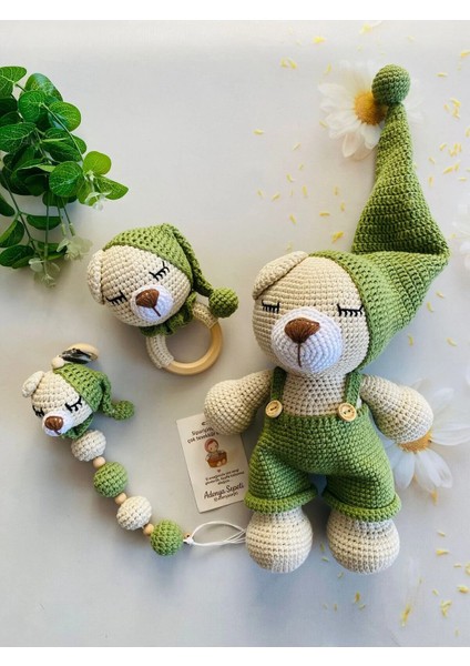 Adenya Sepeti Masal Ayıcık Set – Yeşil Renk | Örgü Amigurumi Oyuncak + Diş Kaşıyıcı + Emzik Askısı